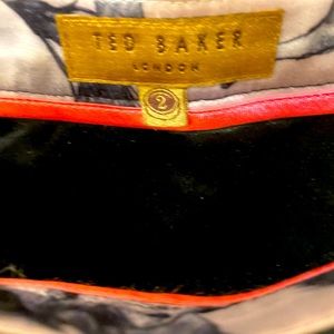 Ted Baker size 2 pencil skirt interesting seams